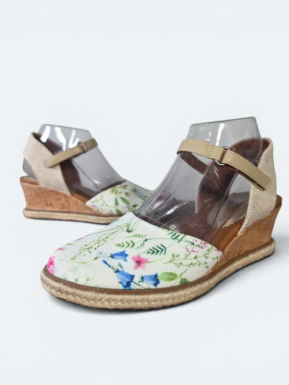 Baretraps Ocean Floral Closed Toe Espadrille Wedge Sandals Size 7 Like New